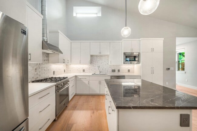 Building Photo - 4313 Banister Ln