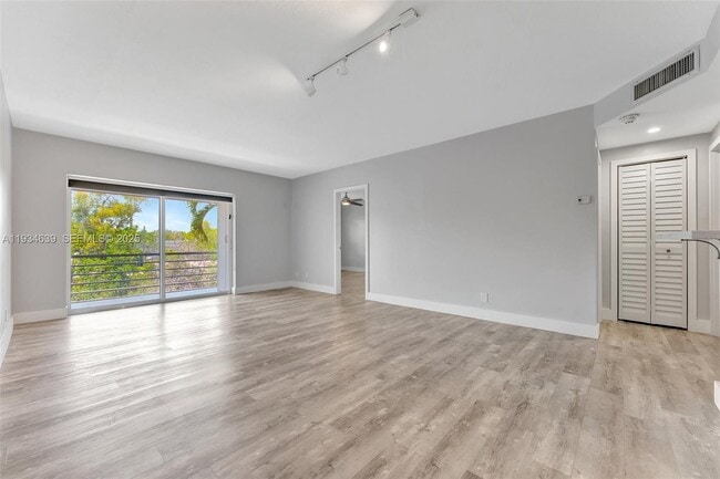 Building Photo - 1400 NE 57th Ct