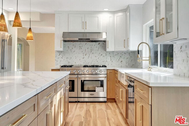 Building Photo - 16608 Park Ln Cir