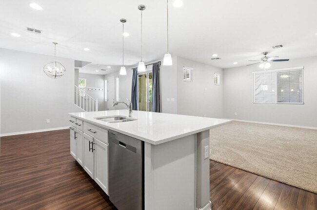 Building Photo - 2263 S Henry Ln