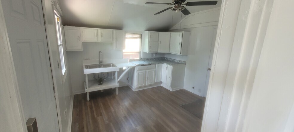Building Photo - 3106 Otokar Ave