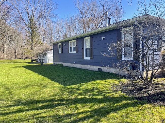 Building Photo - 1110 N French Rd