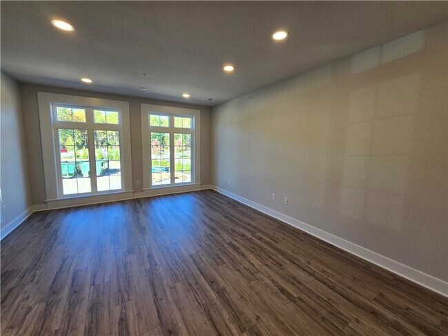 Building Photo - 903 Vaughn Ln