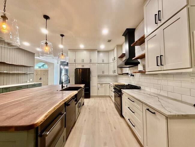 Building Photo - 28412 Great Bend Pl