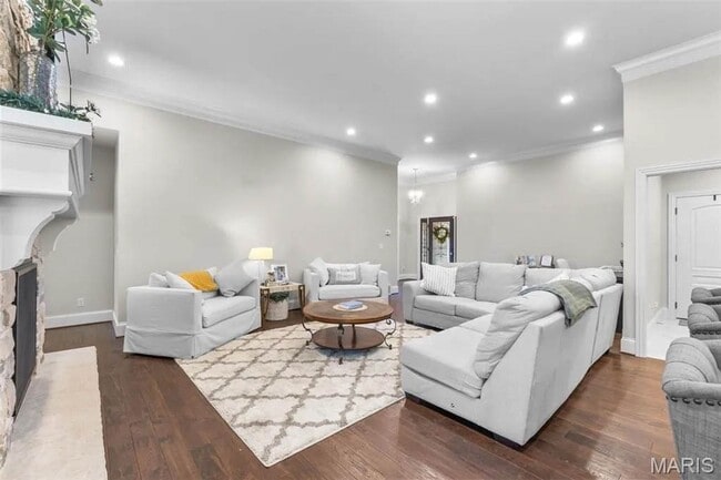 Building Photo - Stunning Custom-Built 4 Bedroom Duplex in East Jackson School District