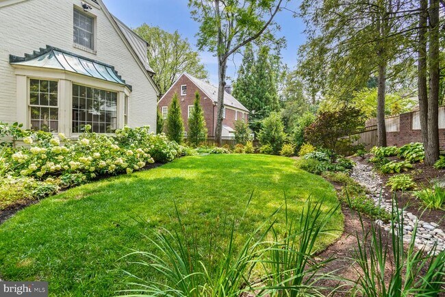 Building Photo - 3712 Fordham Rd NW