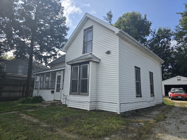 Primary Photo - 740 W 11th St