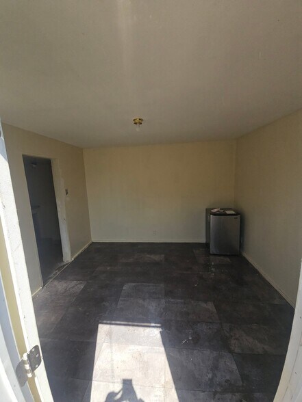 Building Photo - 9726 Zamora Ave