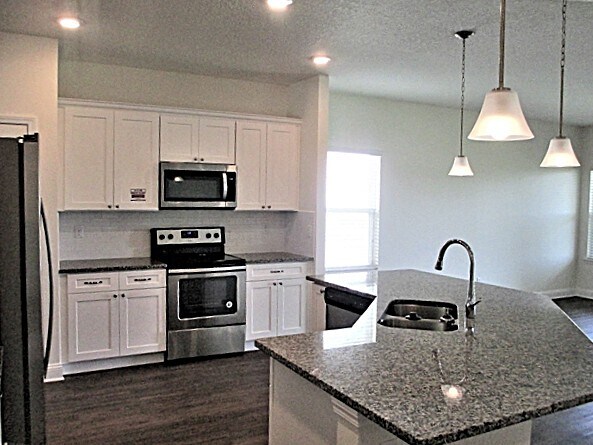 Building Photo - 898 Sunny Stroll Dr