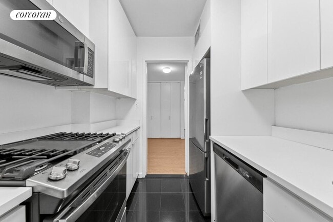 Building Photo - 501 E 87th St