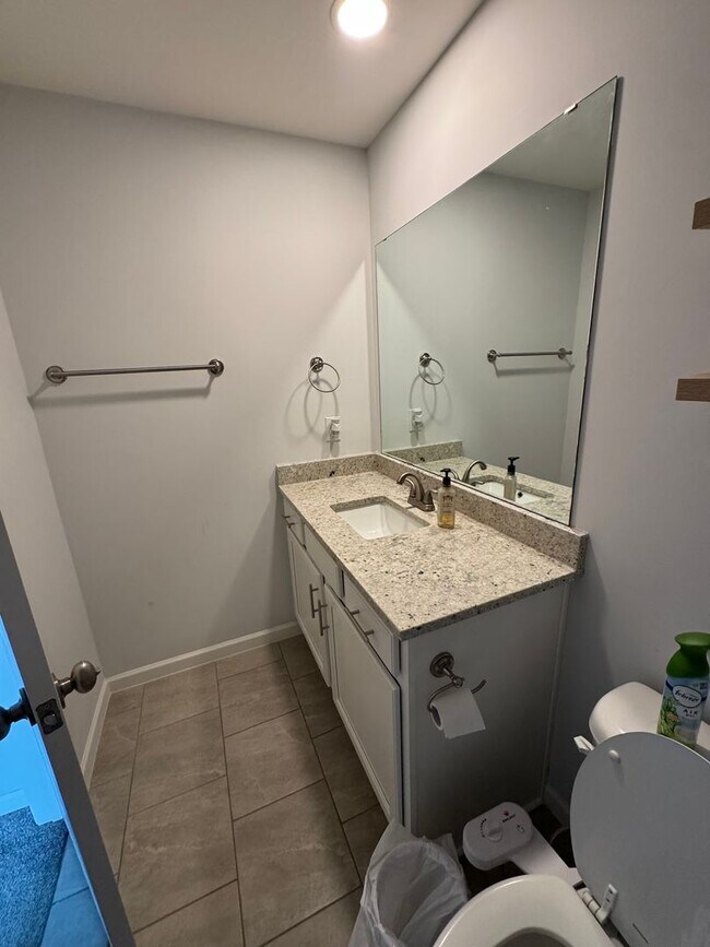 Building Photo - 131 Oasis Dr