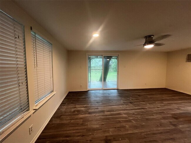 Building Photo - 5101 Meadow Creek Cove
