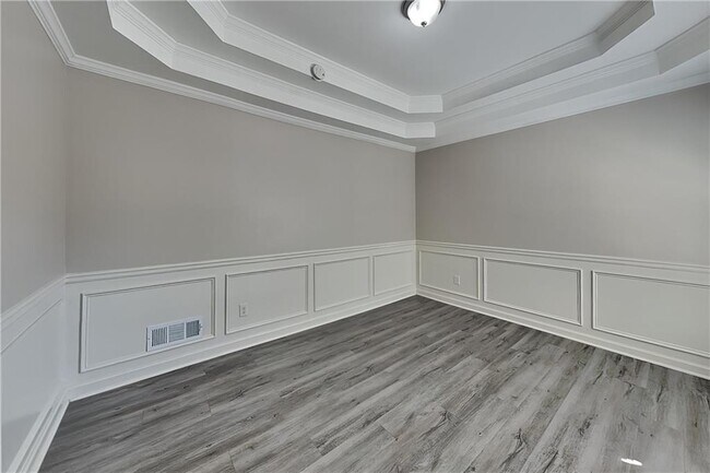 Building Photo - 5025 Oak Hollow Dr NW