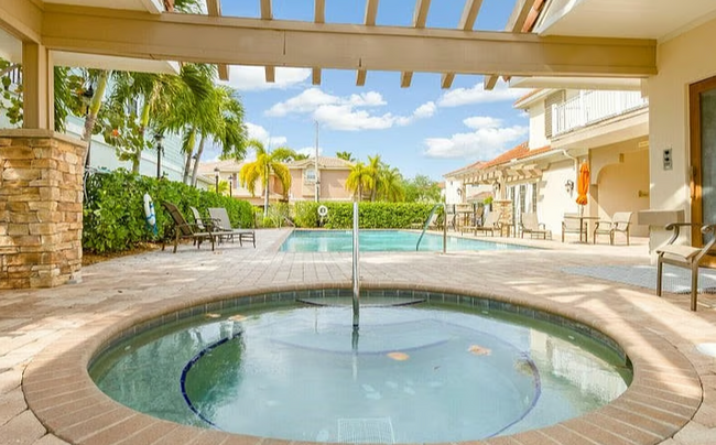 Building Photo - Beautiful FULLY FURNISHED 3 bedroom, 2.5 b...