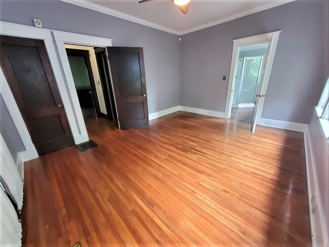 Building Photo - Check out this beautiful 3BR/2BA bungalow ...