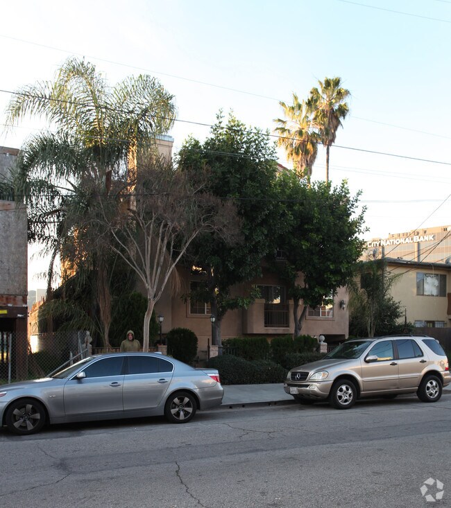 Building Photo - 10834 Hortense St
