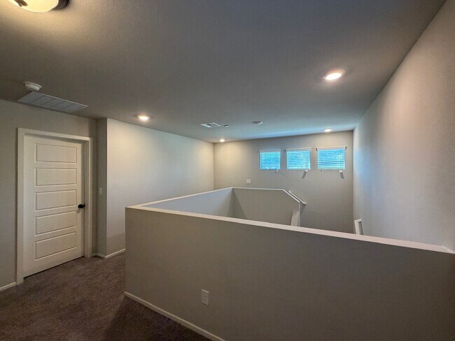 Building Photo - GATED 4 BED 2.5 BATH 2 CAR GARAGE SINGLE FAMILY HOME w/ LOFT, BEDROOM DOWNSTAIRS, NEXT TO COMMUNI...