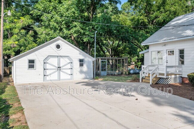 Building Photo - 362 Chalybeate Rd