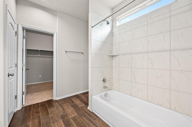 Building Photo - 215 Desperado Dr