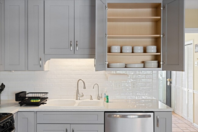 Building Photo - 710 SE Maynard Rd