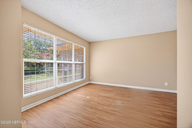 Building Photo - 9727 Viceroy Dr E