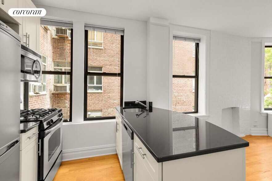 Building Photo - 11 1/2 W 84th St