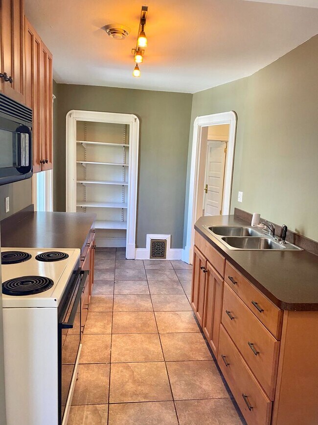 Building Photo - 3040 Colfax Ave South