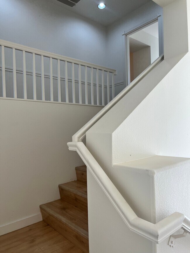 Building Photo - 5709 Kensington Pl