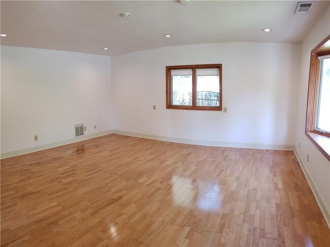 Building Photo - 3662 Rock Springs Dr
