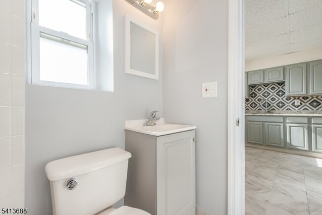 Building Photo - 226 Franklin Ave