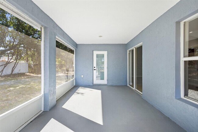 Building Photo - 1227 Tivoli Dr