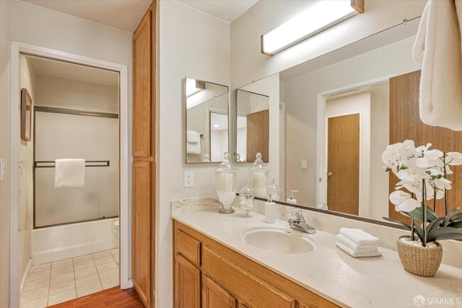 Building Photo - logdgeville