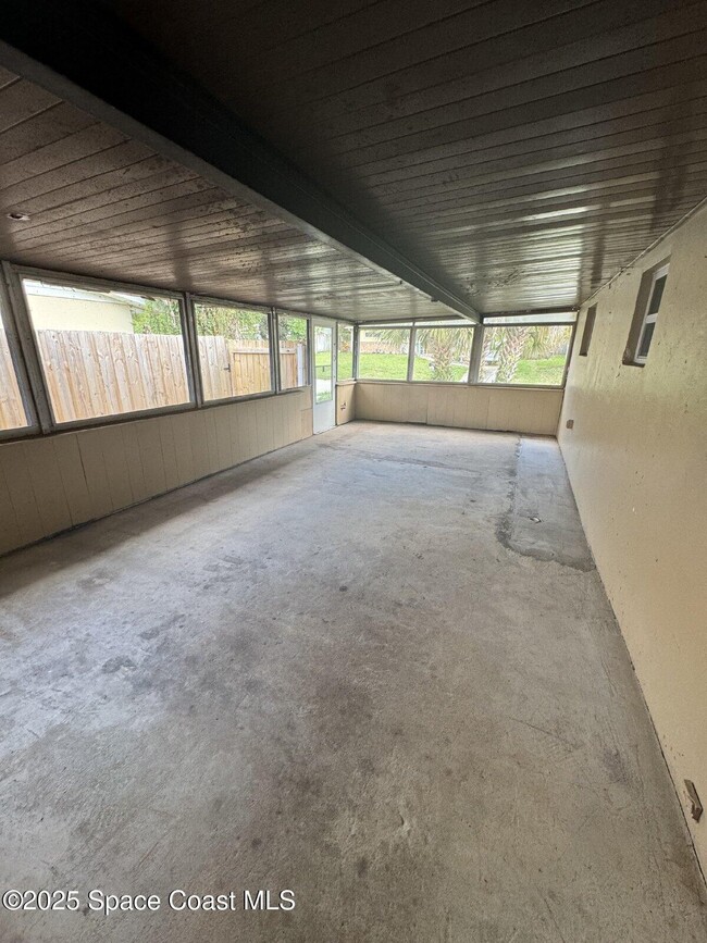 Building Photo - 10 Scott Ln