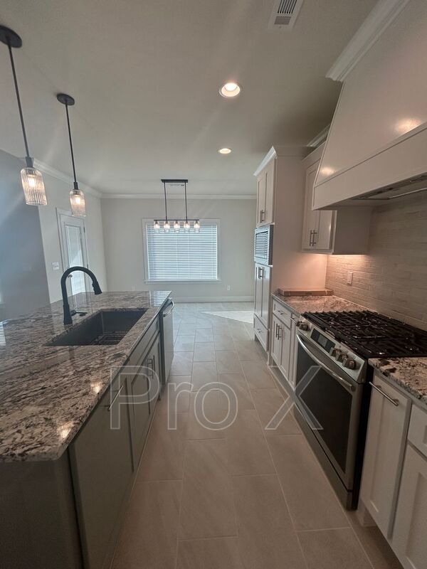 Building Photo - 2401 Salmon St