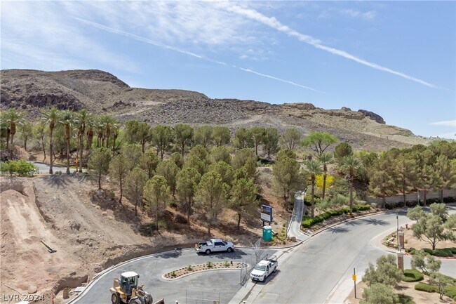 Building Photo - 30 Strada Di Villaggio