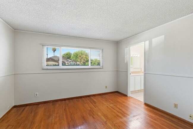 Building Photo - 5880 Taormino Ave