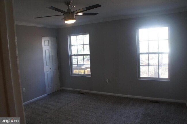 Building Photo - 5814 Holly Springs Dr N