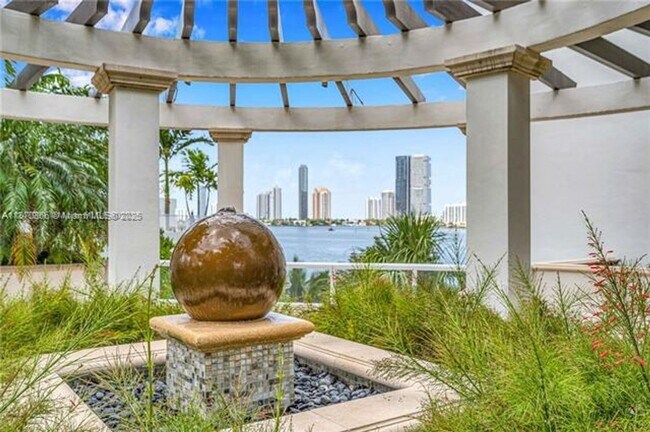 Building Photo - 2800 Island Blvd