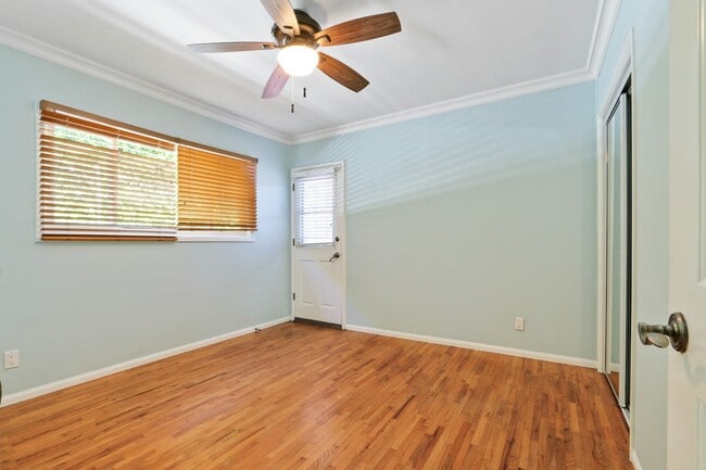 Building Photo - 1719 Marshallfield Ln