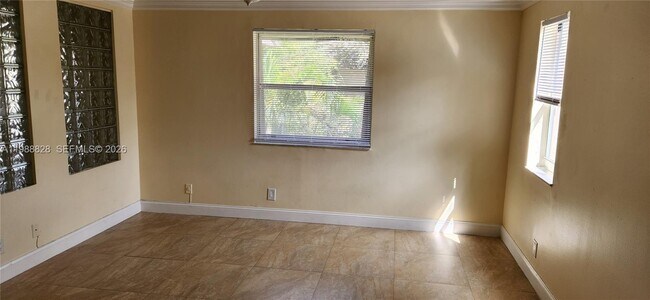 Building Photo - 2810 Riverside Dr