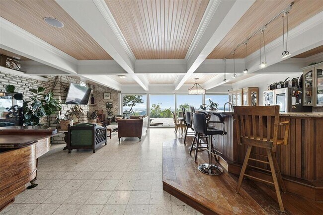 Building Photo - 8517 Grandview Dr