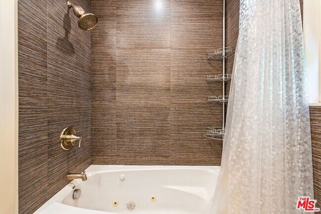 Building Photo - 1929 Tamarind Ave