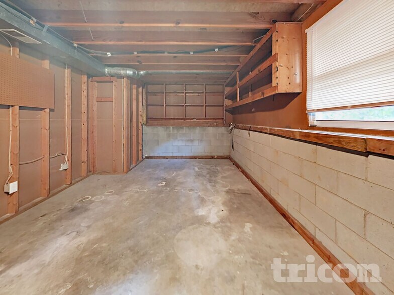 Building Photo - 111 Woodspur Rd