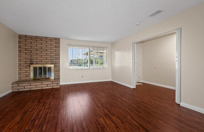 Building Photo - Spacious Updated Single Story - Walk to LLUMC