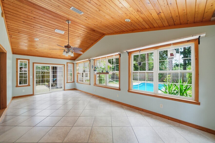Building Photo - 1737 Bayshore Dr