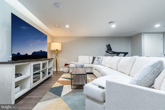 Building Photo - 608 N 3rd St