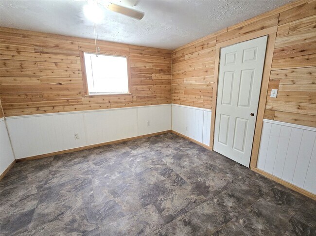 Building Photo - 127 Navaho Trail