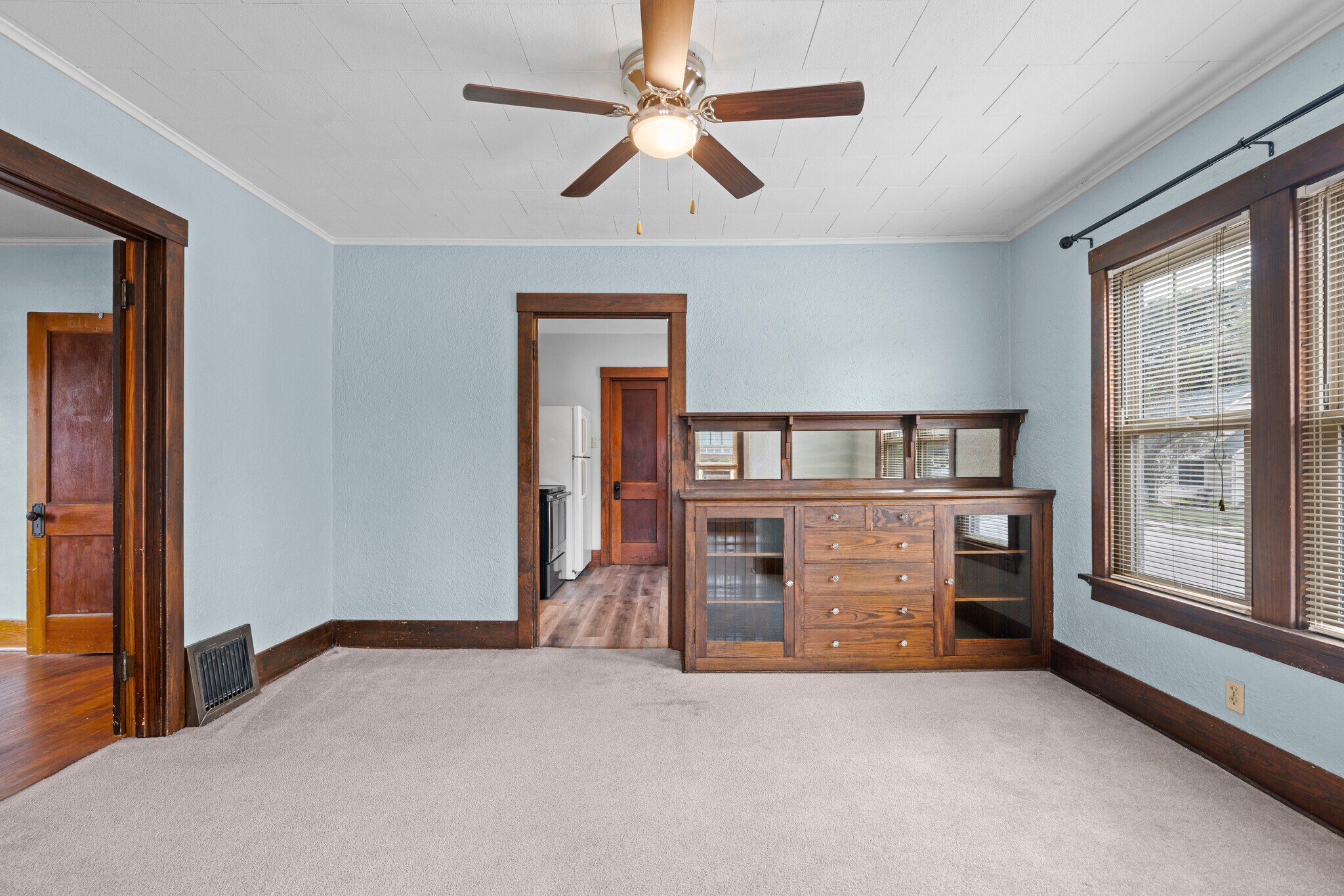 Building Photo - 944 Detroit St