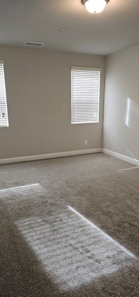 Building Photo - 6211 E Sasha Dr