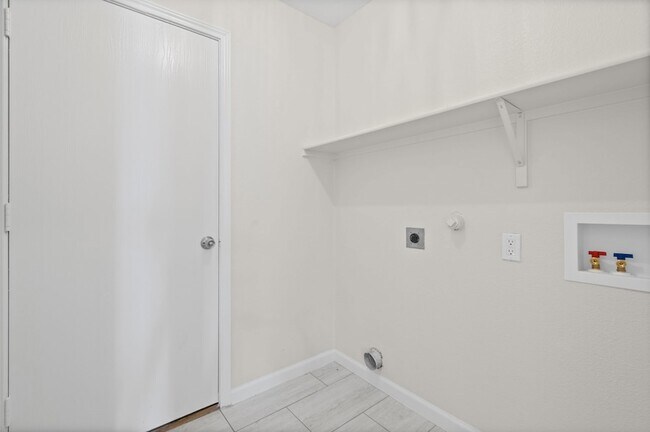 Building Photo - 2140 Hacienda Ct